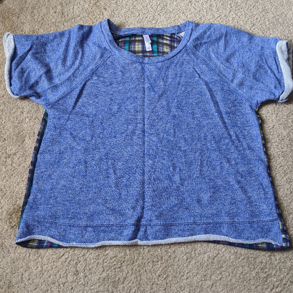 Short Sleeve Sweater Shirt with Plaid Pattern